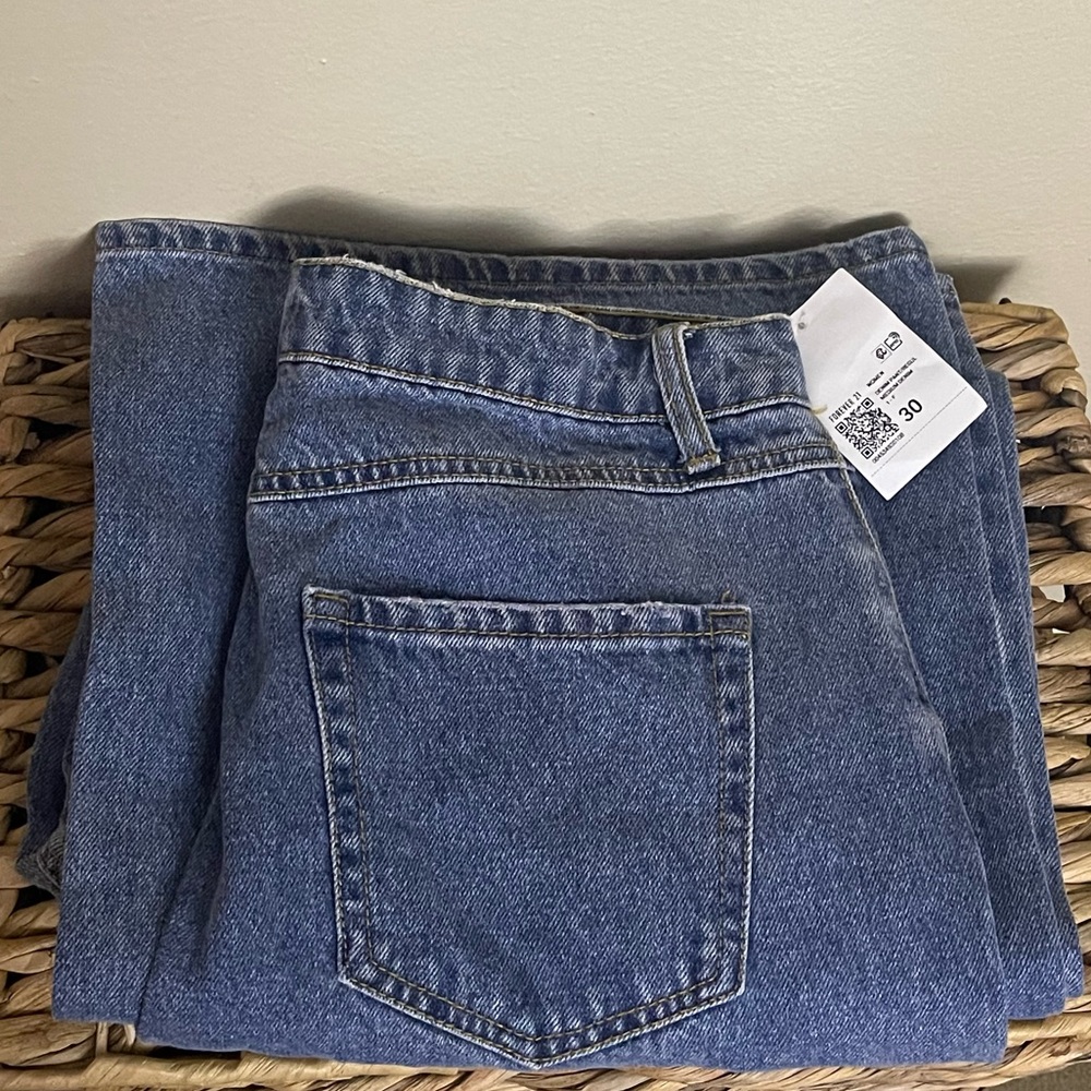 F21 straight-leg relaxed jeans NWT